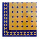 Table en zellige carrée 80/80 sur pied simple fer plein, bleu sur jaune, mosaique d'artisanat marocain