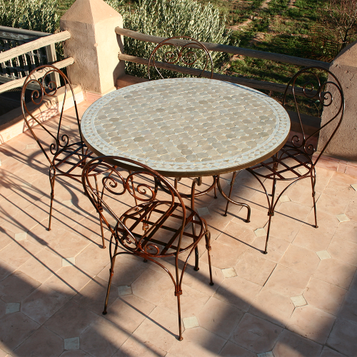 Table zellige pied fer forgé ronde 110 avec 4 Chaises fer forgé Italienne