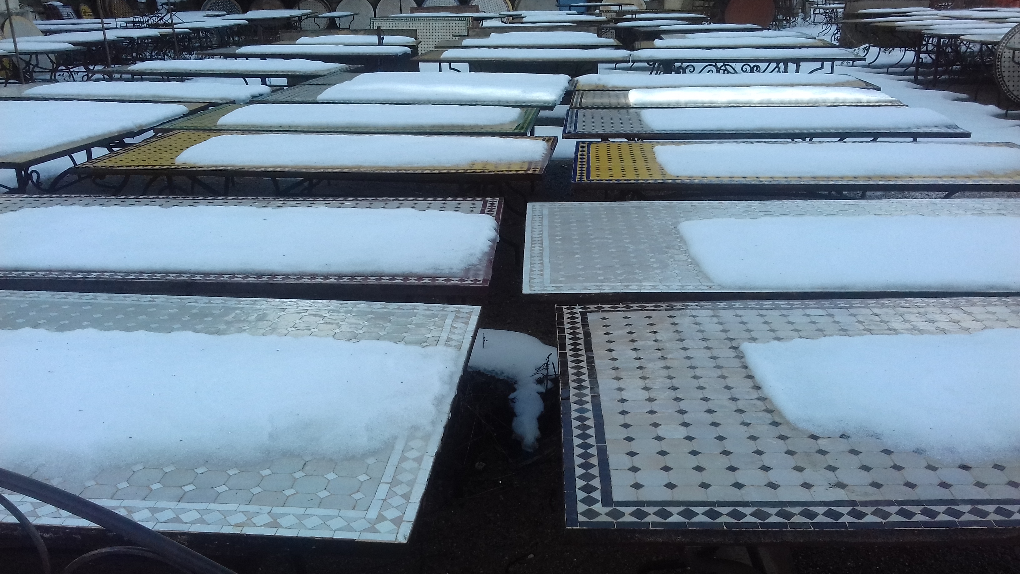 zellige sous la neige au magasin